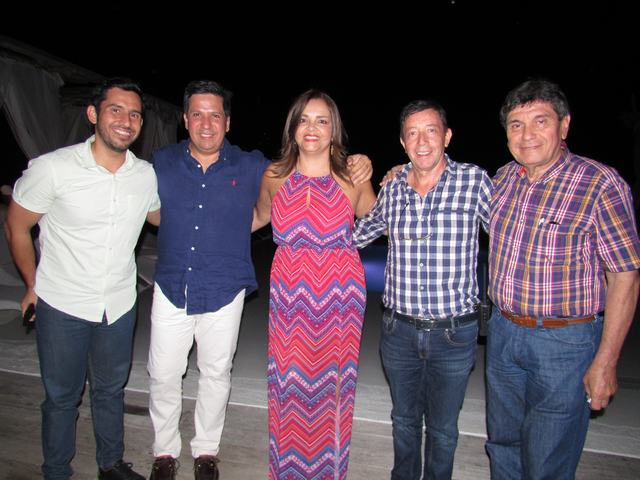 Camilo Gómez, Rodrigo Lara alcalde de Neiva, con su esposa Ana Isabel Valencia, Pedro Pablo Tinjacá y Simón Medina.